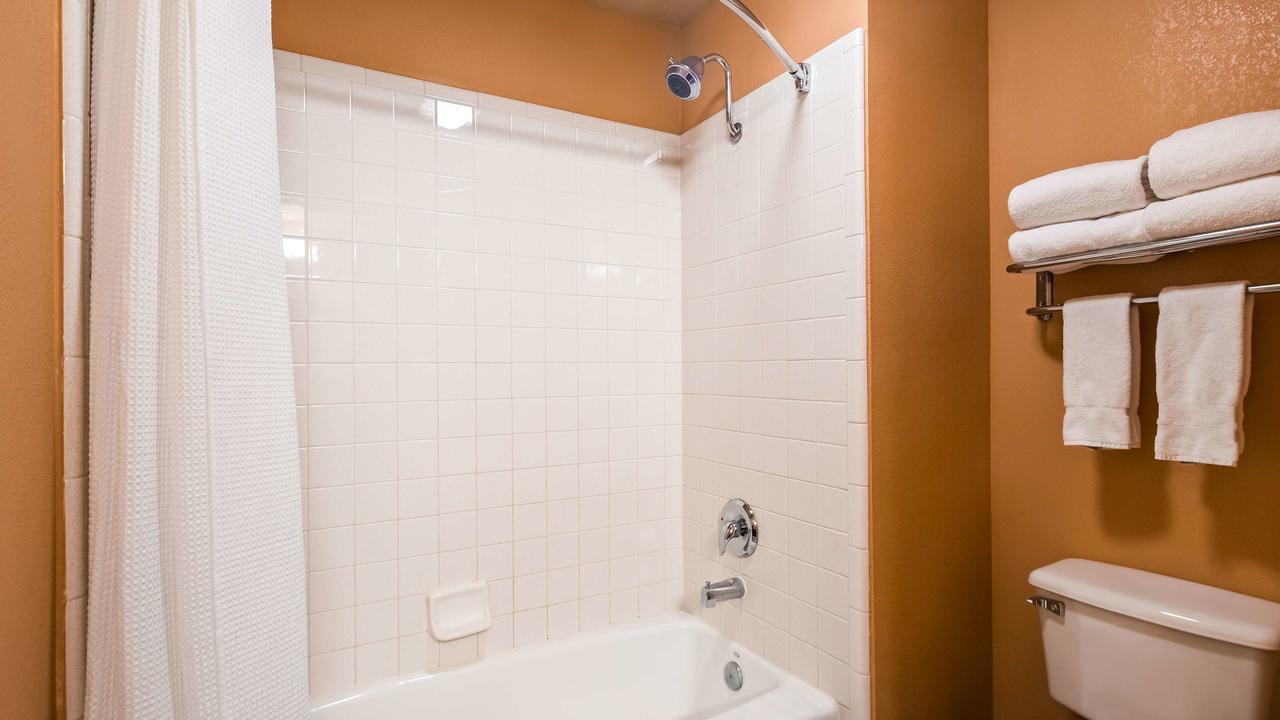 יוקיה Best Western Orchard Inn מראה חיצוני תמונה