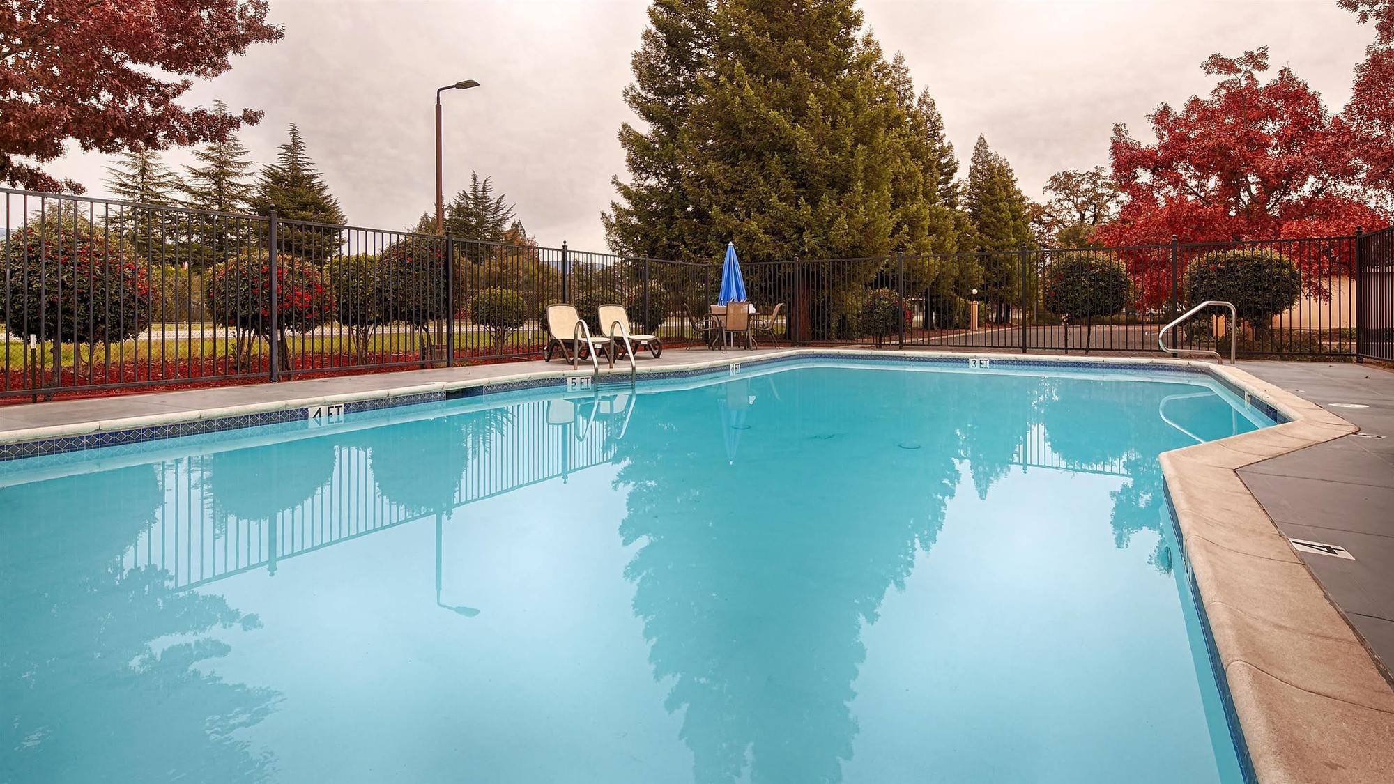 יוקיה Best Western Orchard Inn מראה חיצוני תמונה