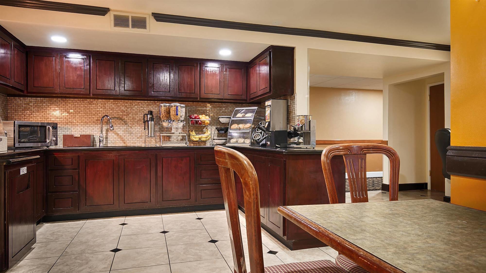 יוקיה Best Western Orchard Inn מראה חיצוני תמונה
